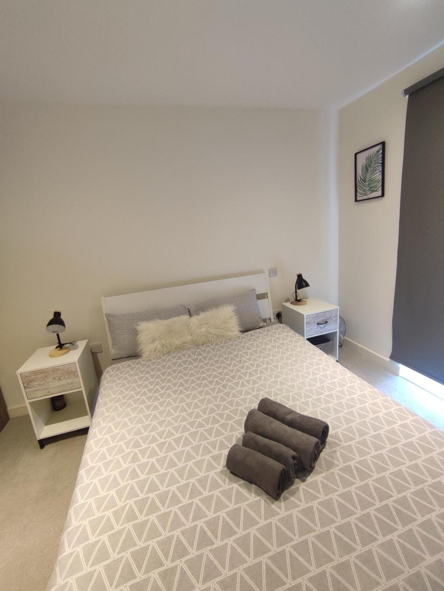 2 Bedroom 2 Bath 1 Ensuite In Roya Asenal Beautiful Views & Parking London Kültér fotó